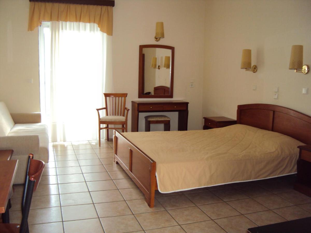 Amalia Aparthotel Palaiontsiflikion Bilik gambar