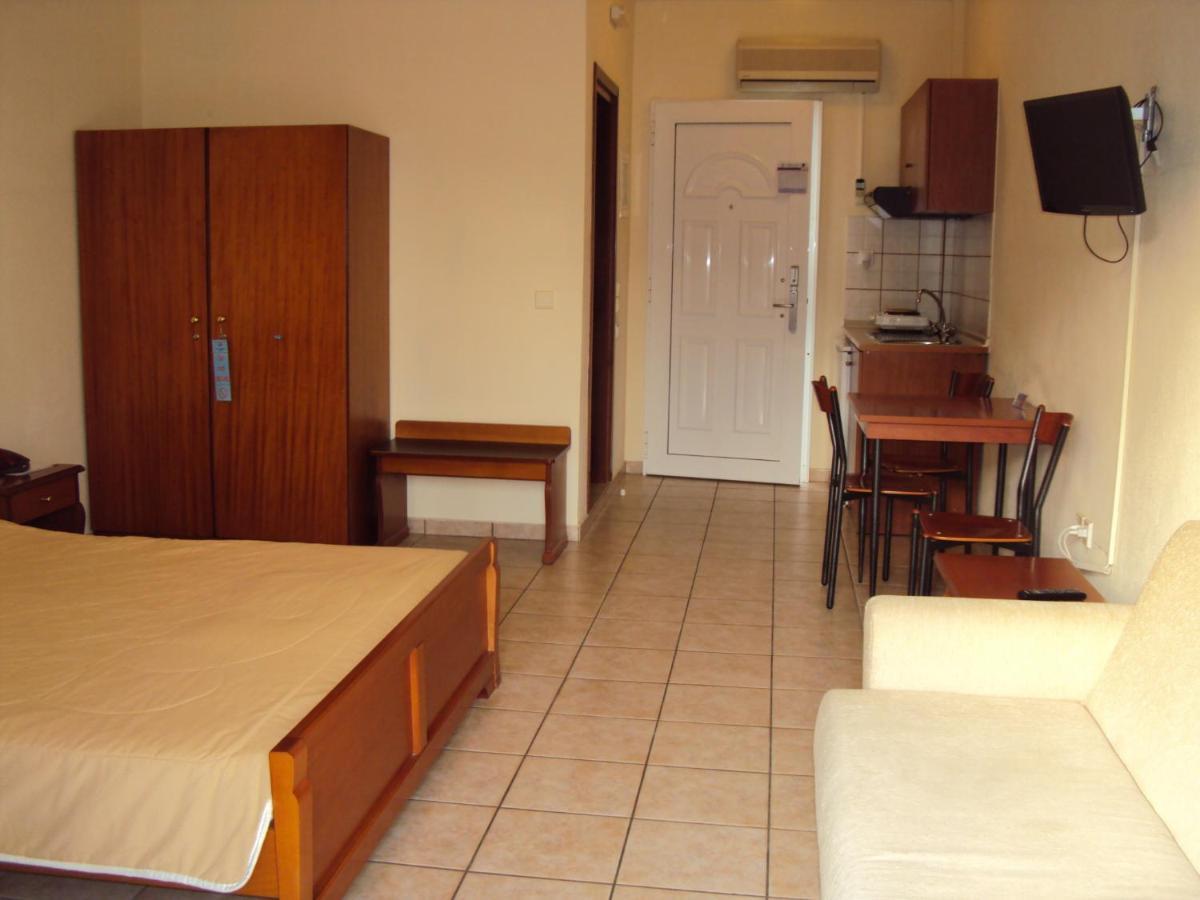 Amalia Aparthotel Palaiontsiflikion Bilik gambar